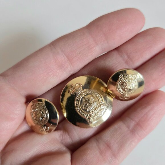 3 Canadian military gold metal buttons. - Picture 2 of 4